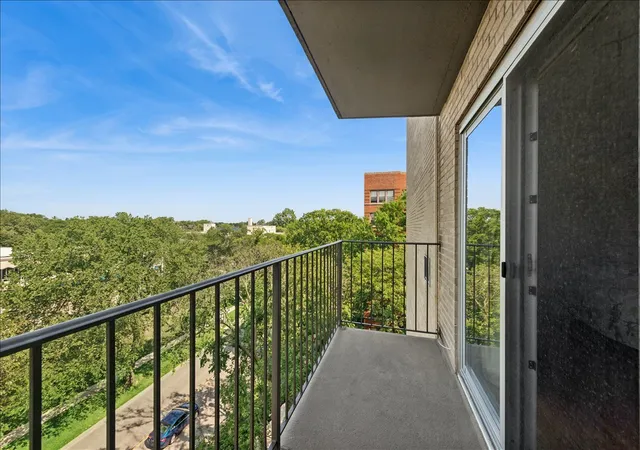4th image of 1567 Ridge Ave, Evanston, IL 60201