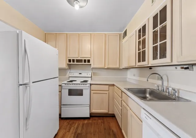 5th image of 1567 Ridge Ave, Evanston, IL 60201