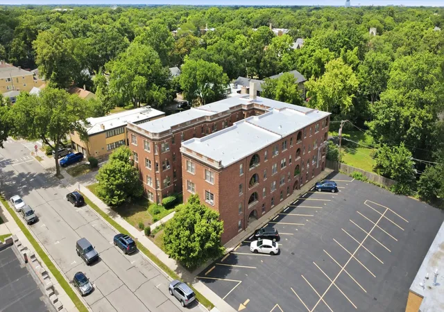 2nd image of 52 Forest Ave, Riverside, IL 60546