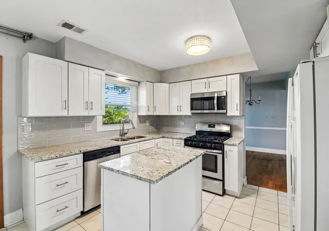 Photo 2 of Single family home for sale at 702 Buffalo Cir, Carol Stream, IL 60188 | MLS# 12710290 | Listing updated on 2026-09-15