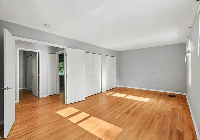 Photo 4 of Single family home for sale at 702 Buffalo Cir, Carol Stream, IL 60188 | MLS# 12710290 | Listing updated on 2026-09-15