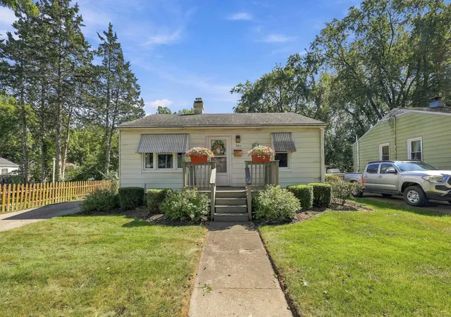 Photo 1 of Single family home for sale at 677 Clark St, Elgin, IL 60123 | MLS# 12710293 | Listing updated on 2026-09-16