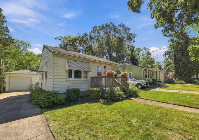 Photo 3 of Single family home for sale at 677 Clark St, Elgin, IL 60123 | MLS# 12710293 | Listing updated on 2026-09-16
