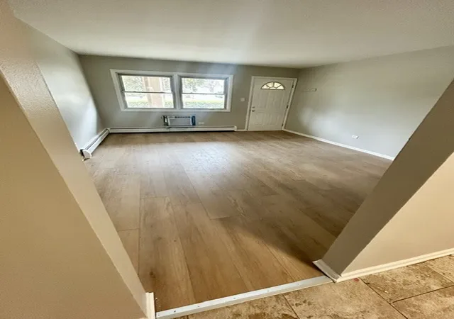 2nd image of 821 Bode Rd, Elgin, IL 60120