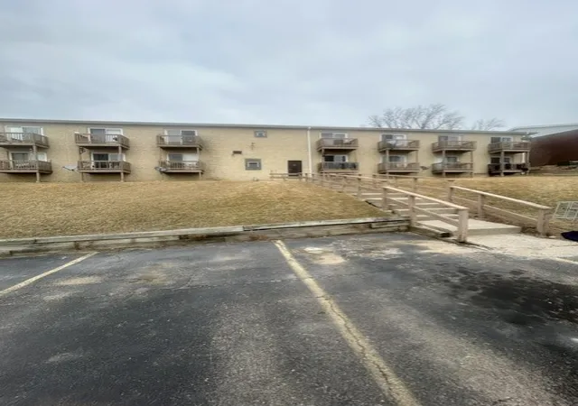 8th image of 821 Bode Rd #4, Elgin, IL 60120 | MLS# 12710348