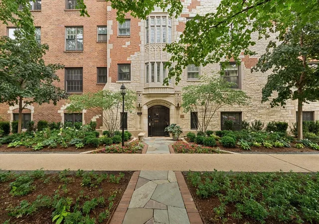 Photo 2 of Condo for sale at 1501 Hinman Ave #4B, Evanston, IL 60201 | MLS# 12710379 | Listing updated on 2026-09-03