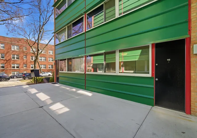 2nd image of 840 Michigan Ave, Evanston, IL 60202