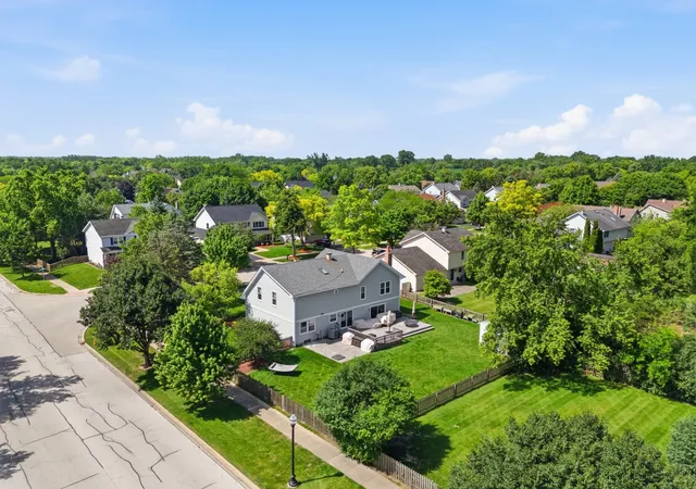 Photo 2 of Single family home for sale at 330 Sutcliffe Cir, Vernon Hills, IL 60061 | MLS# 12710493 | Listing updated on 2026-07-27