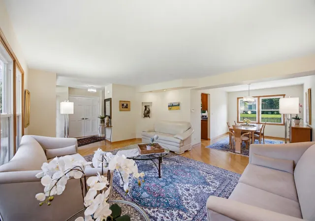 Photo 5 of Single family home for sale at 330 Sutcliffe Cir, Vernon Hills, IL 60061 | MLS# 12710493 | Listing updated on 2026-07-27