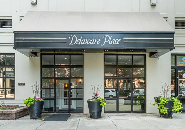 2nd image of 33 W Delaware Pl #14F, Chicago, IL 60610 | MLS# 12710519