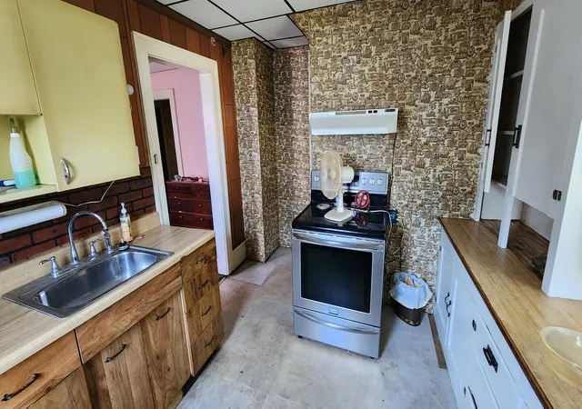 Photo 3 of Sale Pending at 1543 26th Street, Rock Island, IL 61201 | MLS# 12710523 | Listing updated on 2026-09-16