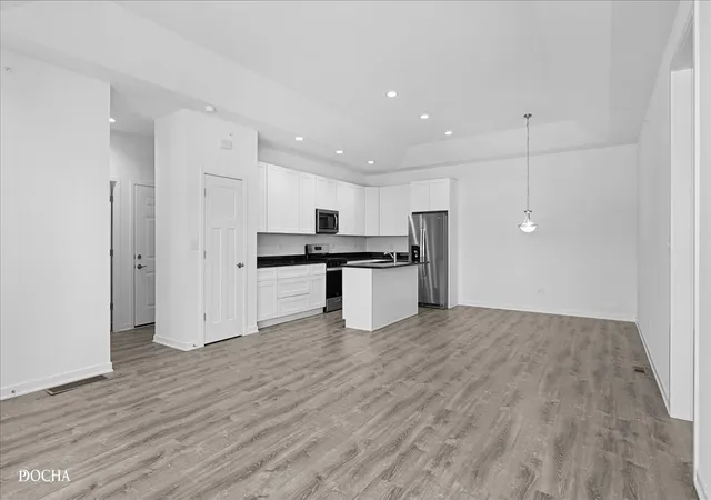 Listing Photo 3 - Condo for sale in building located at 3999 Shoeger Dr, Yorkville, IL 60560