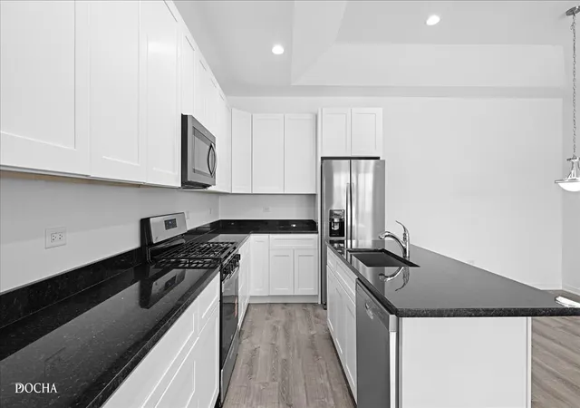 Listing Photo 5 - Condo for sale in building located at 3999 Shoeger Dr, Yorkville, IL 60560