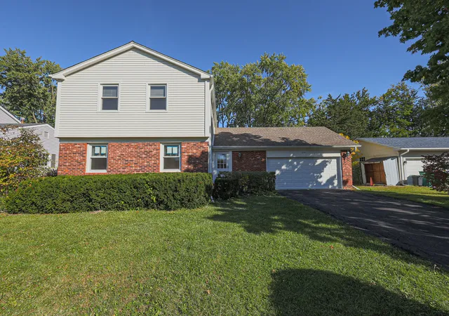 Photo 2 of Single family home for sale at 650 Wyngate Ln, Buffalo Grove, IL 60089 | MLS# 12710601 | Listing updated on 2026-10-22