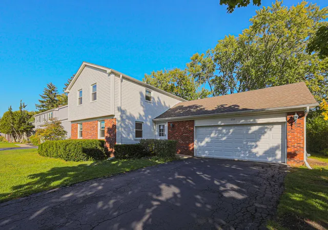 Photo 3 of Single family home for sale at 650 Wyngate Ln, Buffalo Grove, IL 60089 | MLS# 12710601 | Listing updated on 2026-10-22