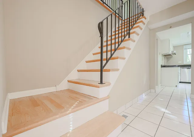 Photo 3 of Single family home for sale at 650 Wyngate Ln, Buffalo Grove, IL 60089 | MLS# 12710601 | Listing updated on 2026-10-22