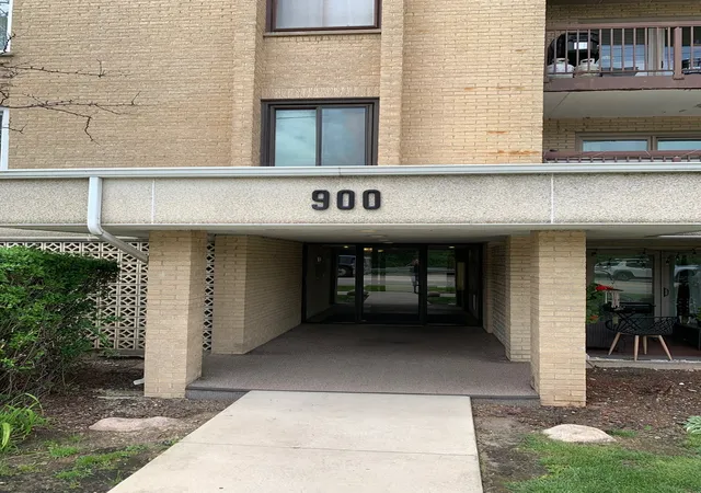 2nd image of 900 S River Rd #4A, Des Plaines, IL 60016 | MLS# 12710655