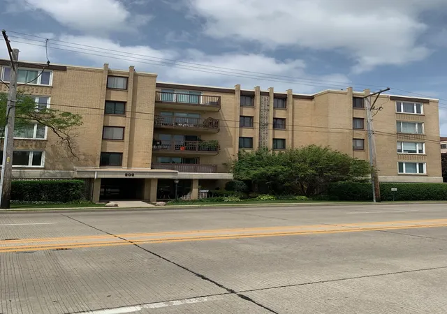 3rd image of 900 S River Rd #4A, Des Plaines, IL 60016 | MLS# 12710655