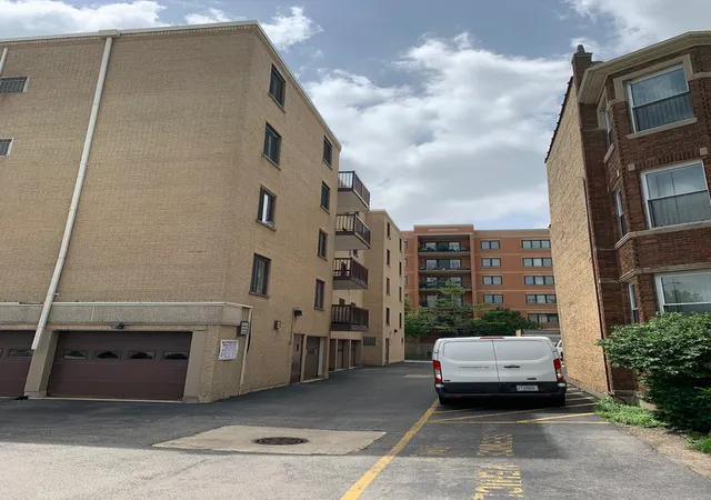 4th image of 900 S River Rd #4A, Des Plaines, IL 60016 | MLS# 12710655