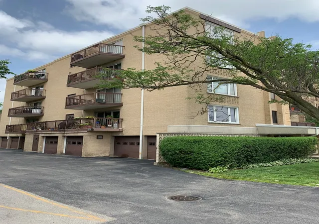5th image of 900 S River Rd #4A, Des Plaines, IL 60016 | MLS# 12710655