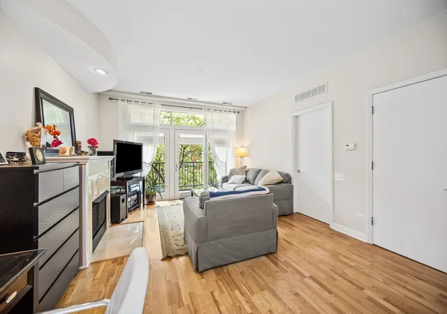 Photo 3 of Condo for sale at 550 W Fulton St #307, Chicago, IL 60661 | MLS# 12710671 | Listing updated on 2026-09-12