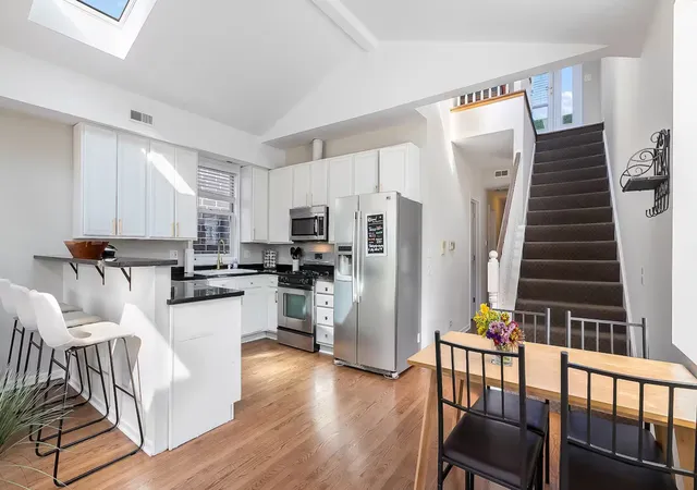 5th image of 3511 N Seminary Ave, Chicago, IL 60657