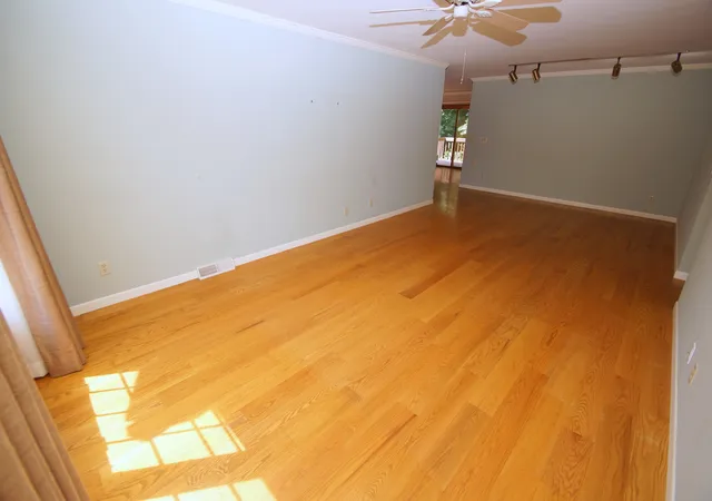 4th image of 2623 1st St Ct, Moline, IL 61265