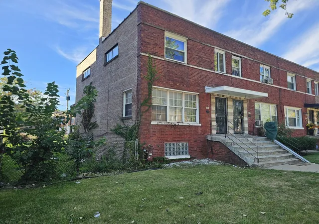 Townhouse for sale at 8610 S Ingleside Ave, Chicago, IL 60619 | MLS# 12710745