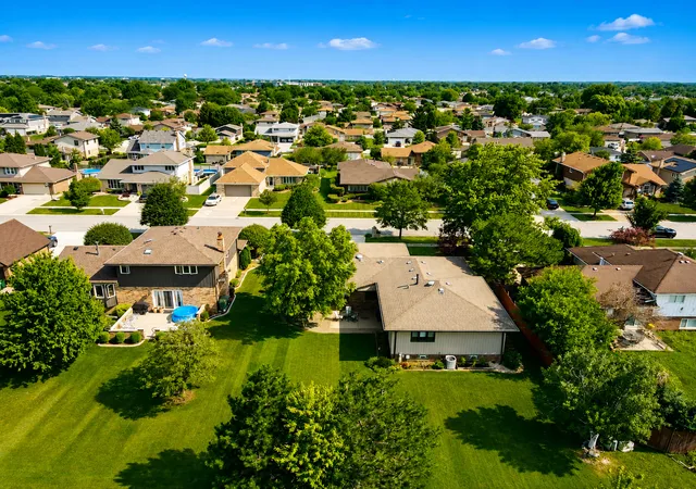 Photo 30 of Single family home for sale at 8955 Linden Dr, Tinley Park, IL 60487 | MLS# 12710776 | Listing updated on 2026-10-08