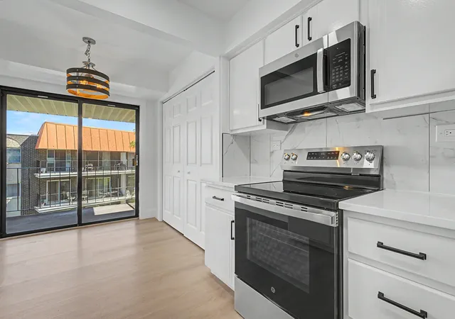 Listing Photo 5 - Condo for sale in building located at 4900 Foster St, Skokie, IL 60077 - Unit #407