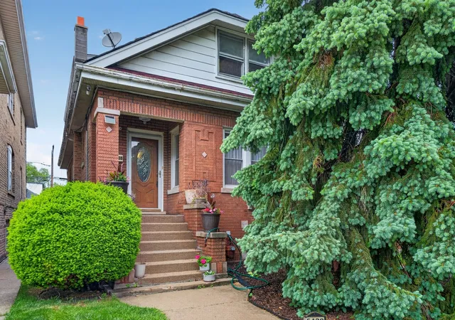 Photo 2 of Single family home for sale at 5438 W Melrose St, Chicago, IL 60641 | MLS# 12710808 | Listing updated on 2026-07-26