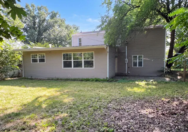 Photo 4 of Single family home for sale at 911 Foley Ave, Champaign, IL 61820 | MLS# 12710840 | Listing updated on 2026-09-29