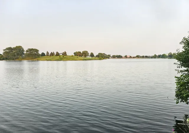 2nd image of 11 Crestview Ln, Vernon Hills, IL 60061