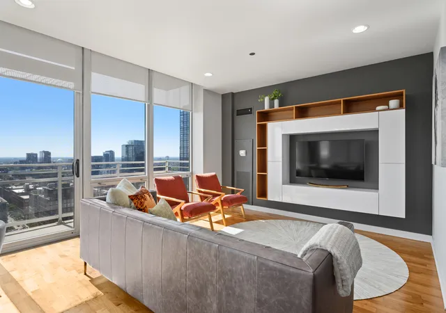 Photo 3 of Condo for sale at 737 W Washington Blvd #2210, Chicago, IL 60661 | MLS# 12710911 | Listing updated on 2026-09-04