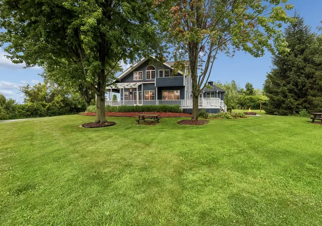 Photo 3 of Single family home for sale at 15 Winding Branch Rd, Hawthorn Woods, IL 60047 | MLS# 12710962 | Listing updated on 2026-09-13