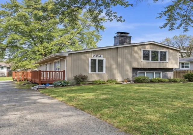 Photo 2 of Single family home for sale at 204 Anna St, North Aurora, IL 60542 | MLS# 12710999 | Listing updated on 2026-10-01