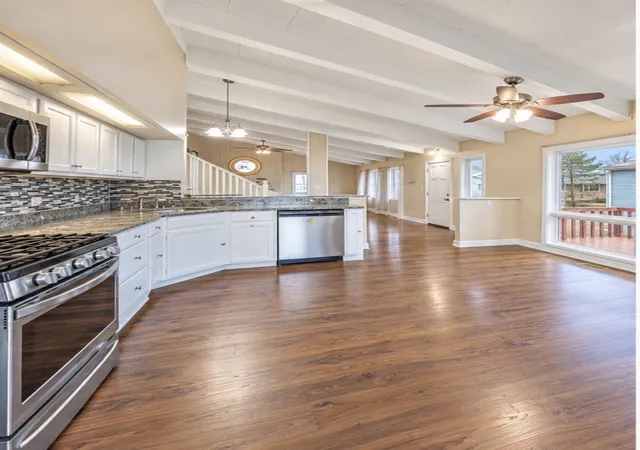 Photo 3 of Single family home for sale at 204 Anna St, North Aurora, IL 60542 | MLS# 12710999 | Listing updated on 2026-10-01