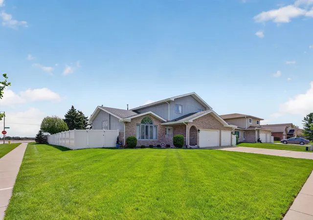 2nd image of 702 Longwood Ct, Minooka, IL 60447 | MLS# 12711058