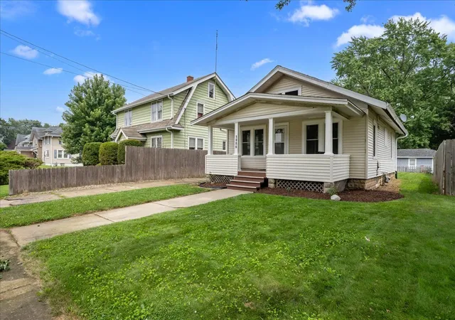 Photo 1 of Single family home for sale at 1006 S 4th Street, Aurora, IL 60505 | MLS# 12711061 | Listing updated on 2026-09-30