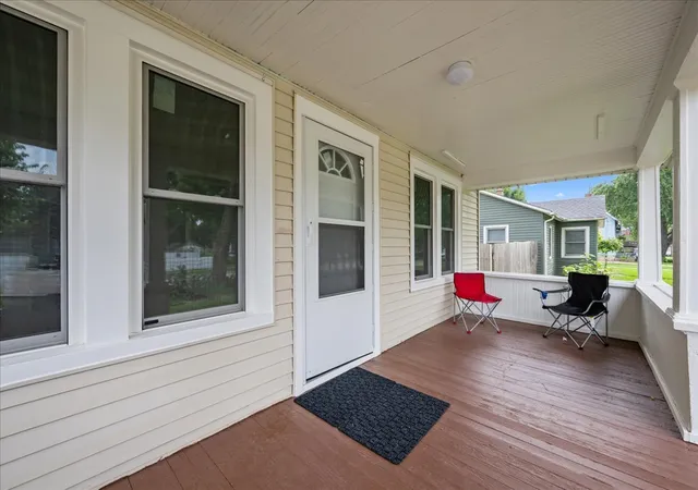 Photo 3 of Single family home for sale at 1006 S 4th Street, Aurora, IL 60505 | MLS# 12711061 | Listing updated on 2026-09-30