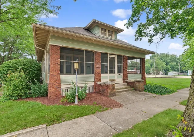 Photo 1 of Single family home for sale at 202 E Washington St, Monticello, IL 61856 | MLS# 12711090 | Listing updated on 2026-07-28