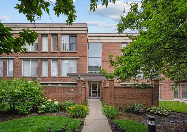Photo 1 of Sale Pending at 391 Kelburn Rd #114, Deerfield, IL 60015 | MLS# 12711109 | Listing updated on 2026-09-22