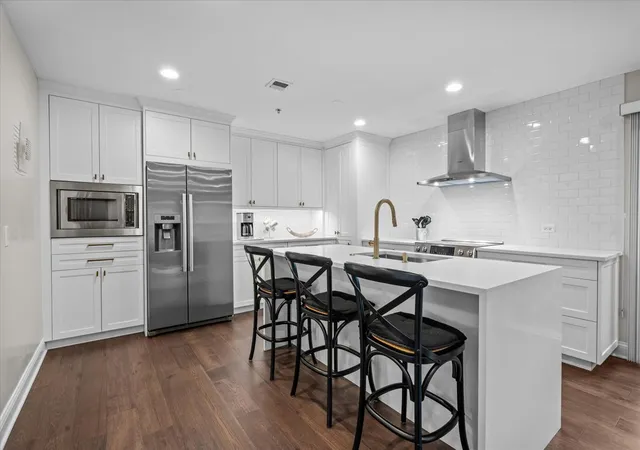 Photo 3 of Sale Pending at 391 Kelburn Rd #114, Deerfield, IL 60015 | MLS# 12711109 | Listing updated on 2026-09-22
