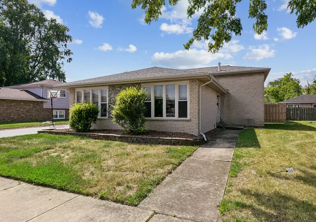 Photo 3 of Single family home for sale at 238 S Walnut St, Glenwood, IL 60425 | MLS# 12711115 | Listing updated on 2026-09-14