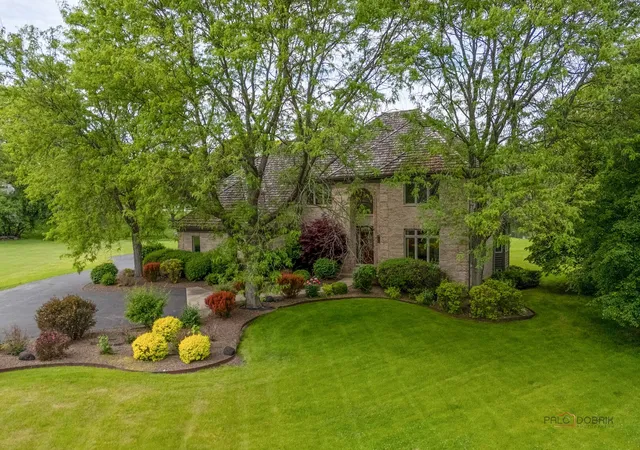 Photo 2 of Single family home for sale at 5420 Belmont Ct, Libertyville, IL 60048 | MLS# 12711143 | Listing updated on 2026-07-27