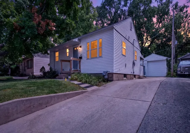 28th image of 1513 N Linden St, Bloomington, IL 61701 | MLS# 12711162