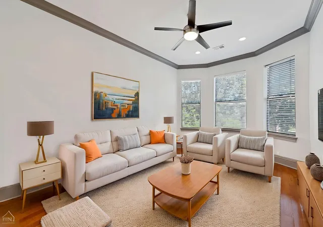 2nd image of 438 E 45th Pl, Chicago, IL 60653 | MLS# 12711183