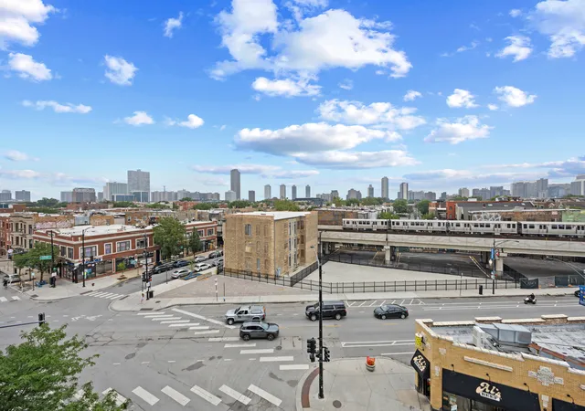 2nd image of 3414 N Sheffield Ave, Chicago, IL 60657