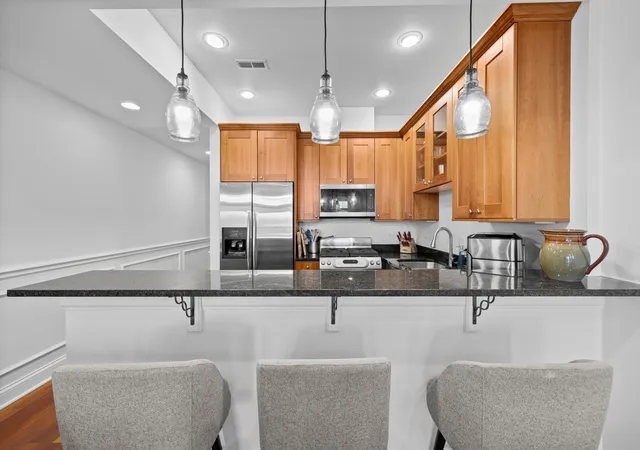 5th image of 3414 N Sheffield Ave, Chicago, IL 60657