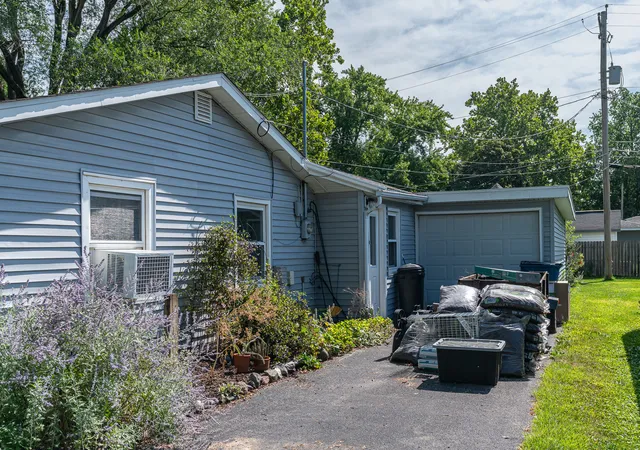 2nd image of 2317 9th St, Silvis, IL 61282 | MLS# 12711189